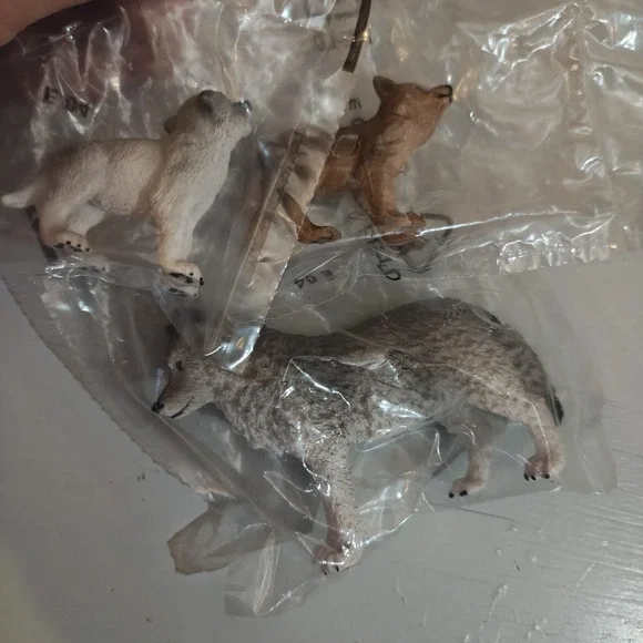 Schleich #42472 Wolf family mother w/ pups puppy mom Wolves Cubs Bundle of 3 - Picture 2 of 6